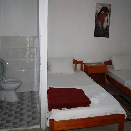 Hostel Ferah Monica's Place *