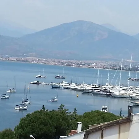 Ferah Monica's Place Hostel *