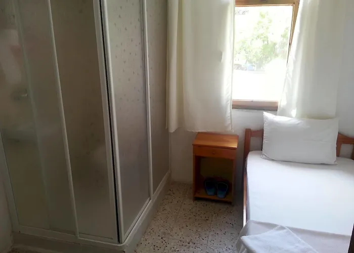 Ferah Monica's Place Hostel *