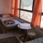 Ferah Monica's Place Ostello