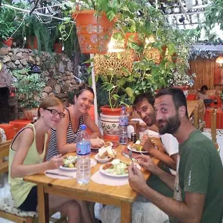 호스텔 Ferah Monica's Place *