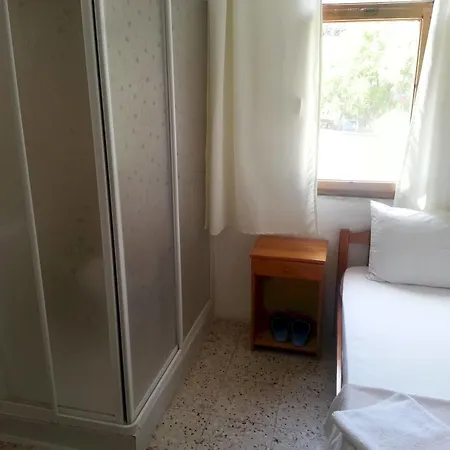 Ferah Monica's Place 호스텔 *