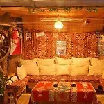 Ferah Monica's Place Albergue
