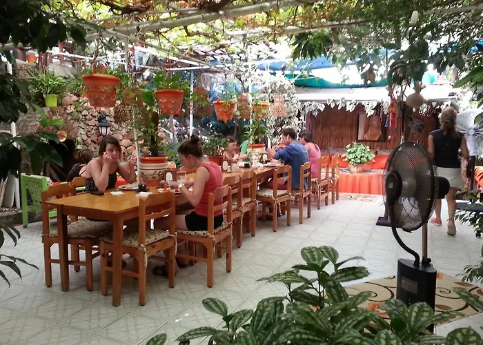 Ferah Monica's Place Hostel *