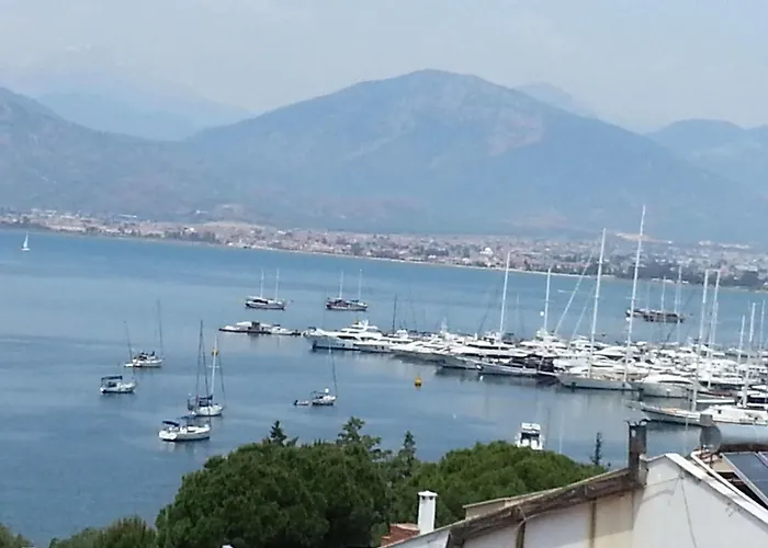 Ferah Monica's Place Hostel *